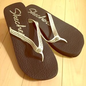 Skechers platform flip flops